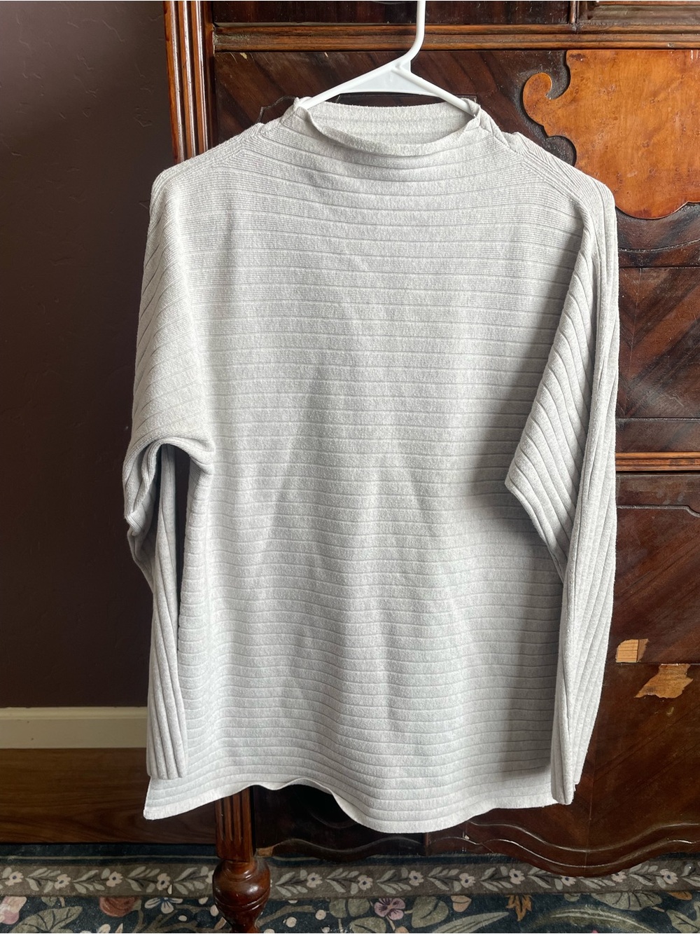 Banana Republic Women’s Light Gray Ribbed Mock Turtleneck Sweater